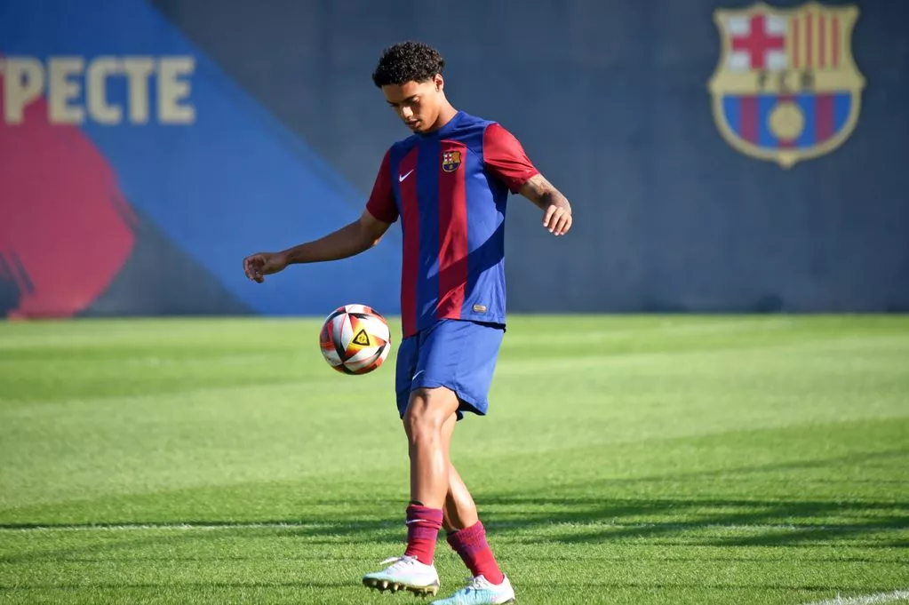 Ronaldinho's son Joao Mendes set to join Championship club
