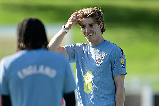 Not in us! Gordon warns England against copying Spain’s style of play