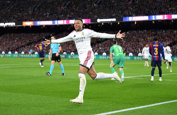 ‎Mbappe hits 100 Real Madrid goals as Los Blancos beat Barcelona